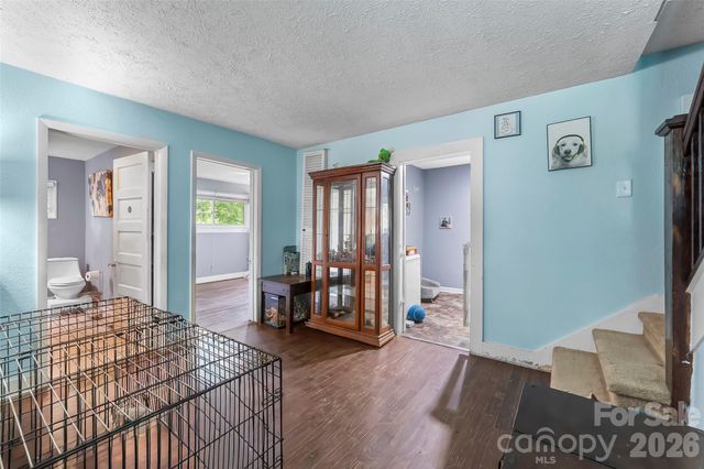 40 Sycamore Circle, Hendersonville, NC 28791