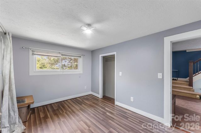 40 Sycamore Circle, Hendersonville, NC 28791