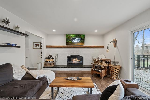 3365 Buckingham Trail, West Bloomfield Charter Township, MI 48323