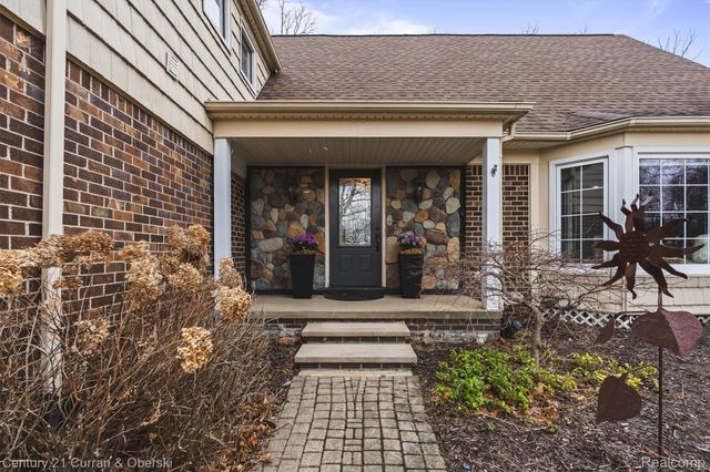 3365 Buckingham Trail, West Bloomfield Charter Township, MI 48323
