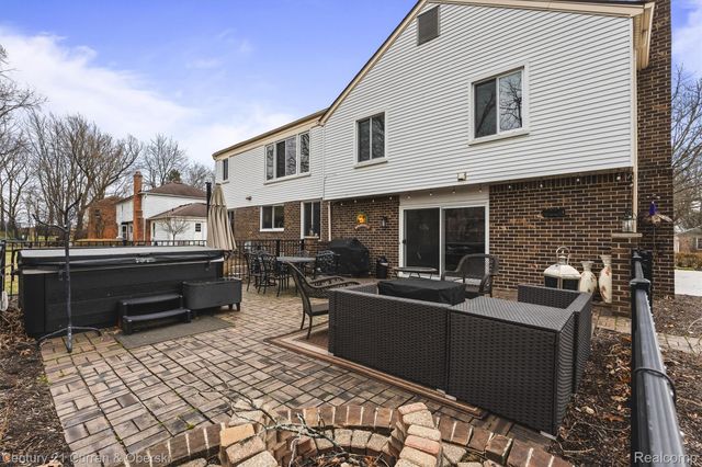 3365 Buckingham Trail, West Bloomfield Charter Township, MI 48323