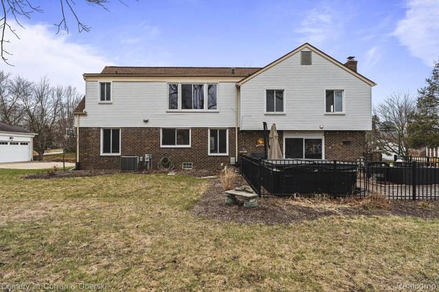 3365 Buckingham Trail, West Bloomfield Charter Township, MI 48323