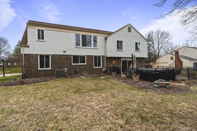 3365 Buckingham Trail, West Bloomfield Charter Township, MI 48323