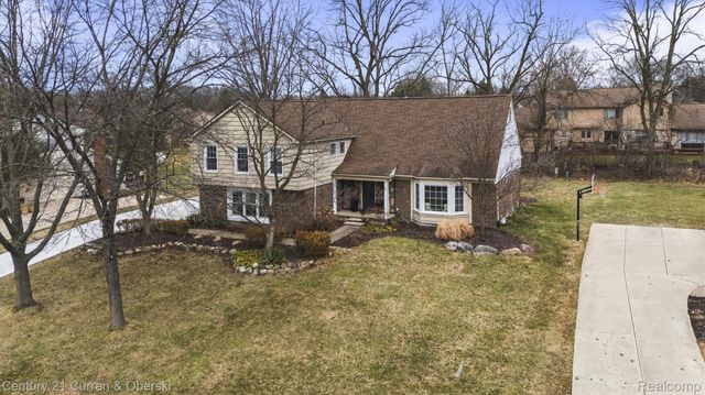 3365 Buckingham Trail, West Bloomfield Charter Township, MI 48323