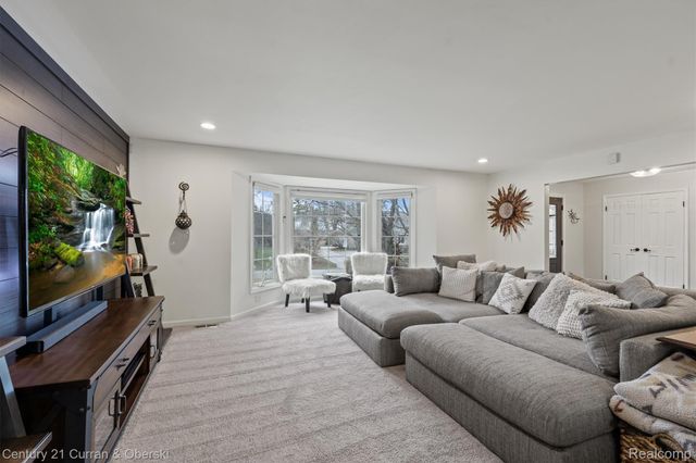 3365 Buckingham Trail, West Bloomfield Charter Township, MI 48323