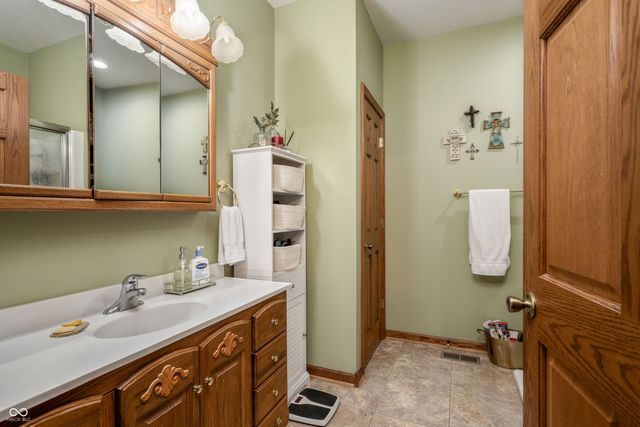 5584 Sandy Creek Drive N, Seymour, IN 47274