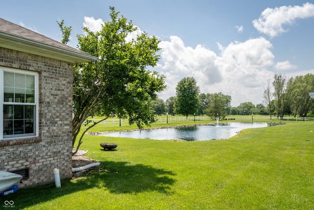 5584 Sandy Creek Drive N, Seymour, IN 47274
