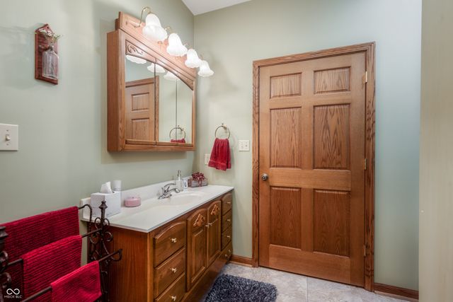 5584 Sandy Creek Drive N, Seymour, IN 47274