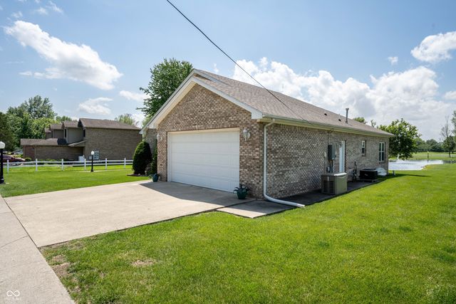 5584 Sandy Creek Drive N, Seymour, IN 47274