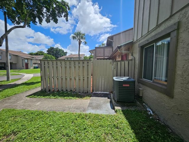 2221 NW 59th Way 67-C, Fort Lauderdale, FL 33313