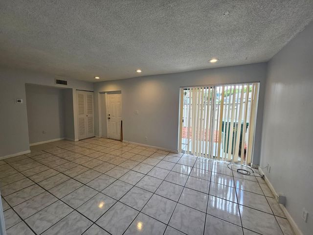 2221 NW 59th Way 67-C, Fort Lauderdale, FL 33313