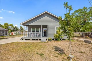 613 E Avenue H, Robstown, TX 78380