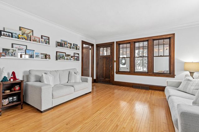 1068 Cherokee Avenue, West Saint Paul, MN 55118