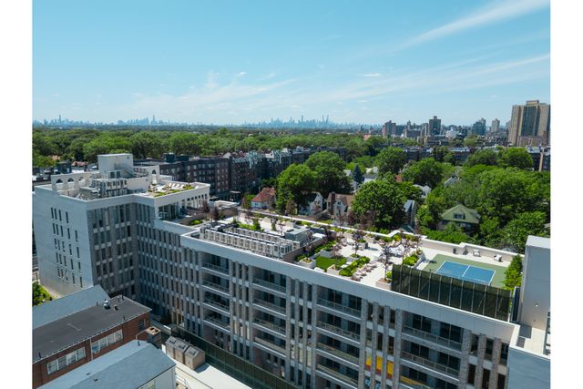 7829 Austin St Ph 2K, New York City, NY 11375