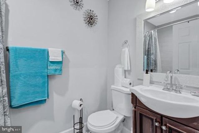 4909 FITCH PL NE, Washington, DC 20019