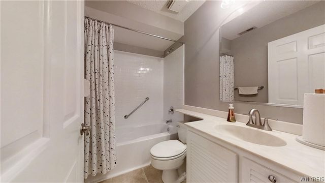 105 Homer Ln G, Amherst, NY 14221