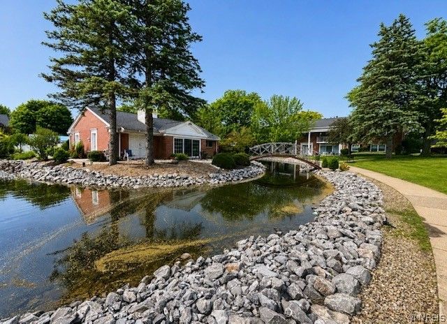 105 Homer Ln G, Amherst, NY 14221
