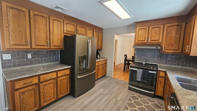 878 Manchester Road, Glastonbury, CT 06033