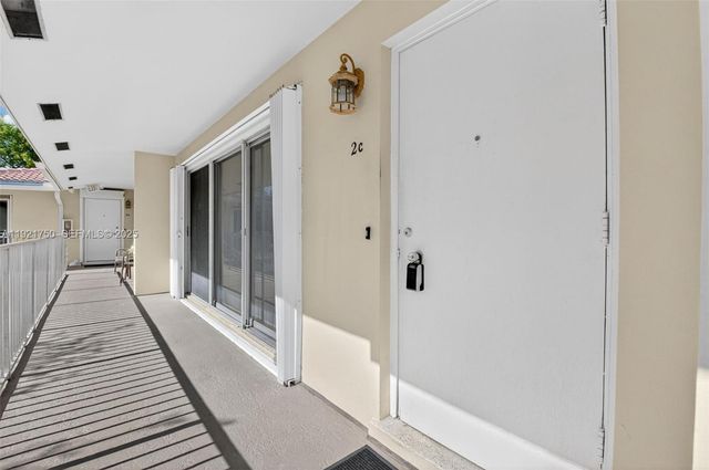 371 SW 8th St 2C, Boca Raton, FL 33432