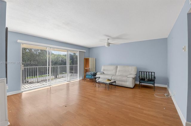 371 SW 8th St 2C, Boca Raton, FL 33432