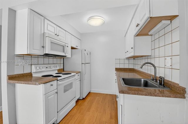 371 SW 8th St 2C, Boca Raton, FL 33432