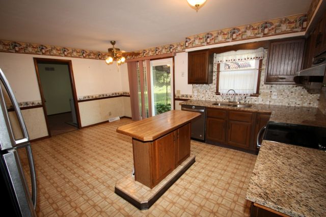 5410 Surrey Drive, Bettendorf, IA 52722
