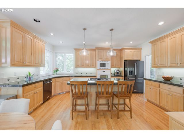 2097 Sw NANCY Dr, Gresham, OR 97080