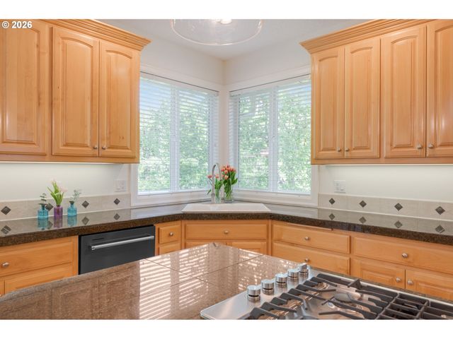 2097 Sw NANCY Dr, Gresham, OR 97080