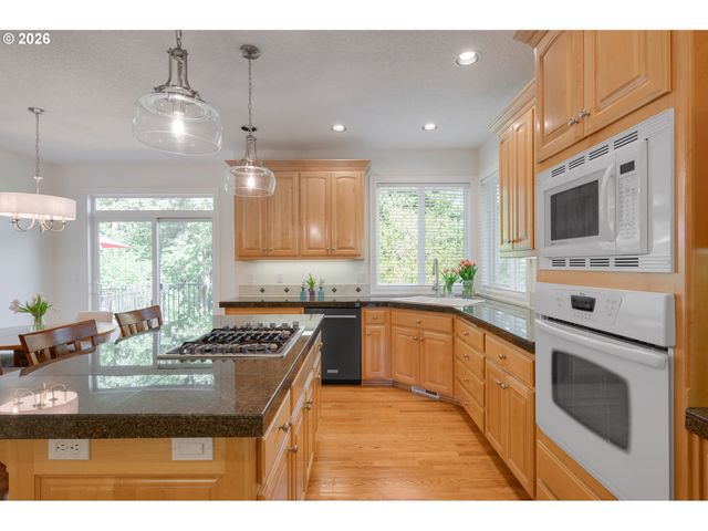 2097 Sw NANCY Dr, Gresham, OR 97080