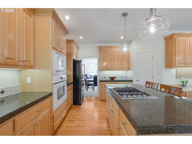2097 Sw NANCY Dr, Gresham, OR 97080