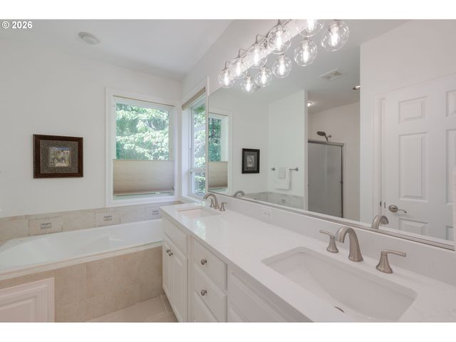 2097 Sw NANCY Dr, Gresham, OR 97080