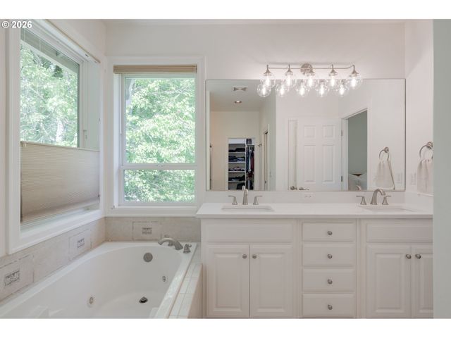 2097 Sw NANCY Dr, Gresham, OR 97080