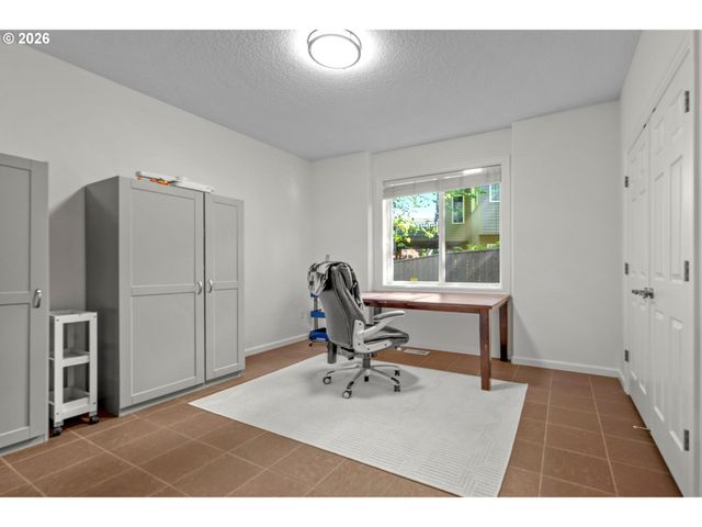 2097 Sw NANCY Dr, Gresham, OR 97080