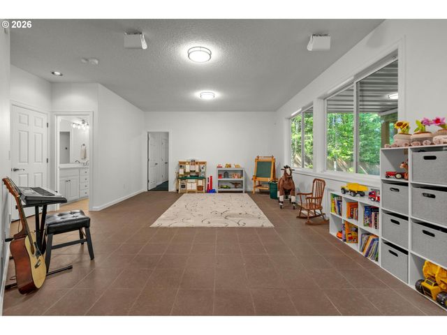 2097 Sw NANCY Dr, Gresham, OR 97080