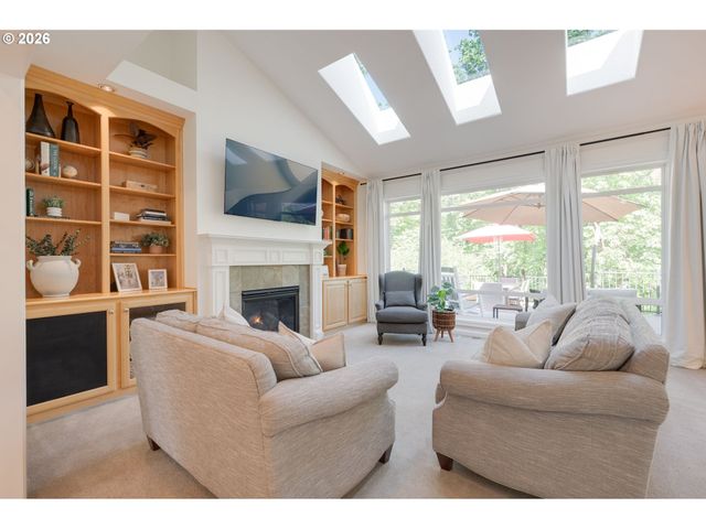 2097 Sw NANCY Dr, Gresham, OR 97080