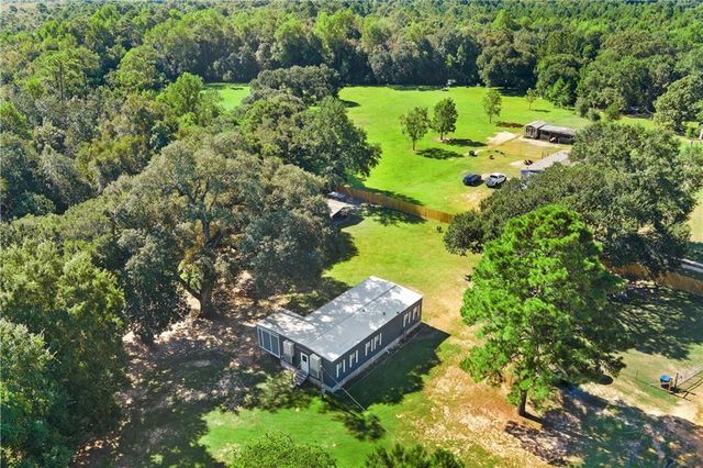 9469 Oak Farms S Drive, Irvington, AL 36544