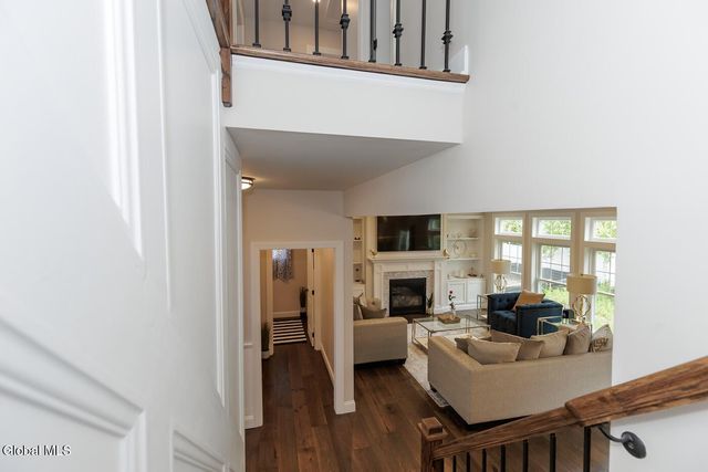 35 Chloes Way, Saratoga Springs, NY 12866