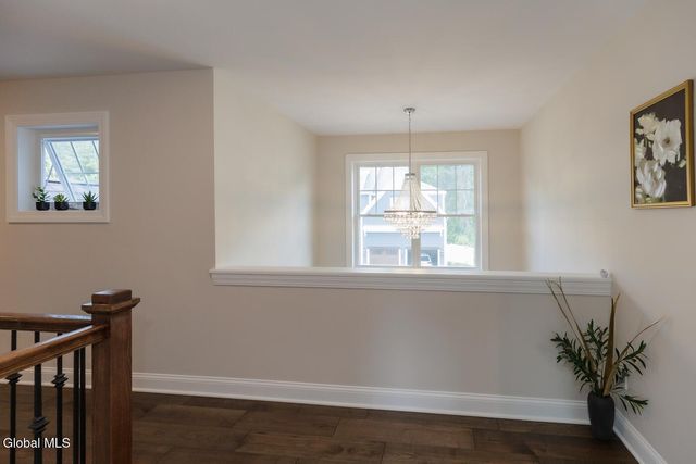 35 Chloes Way, Saratoga Springs, NY 12866