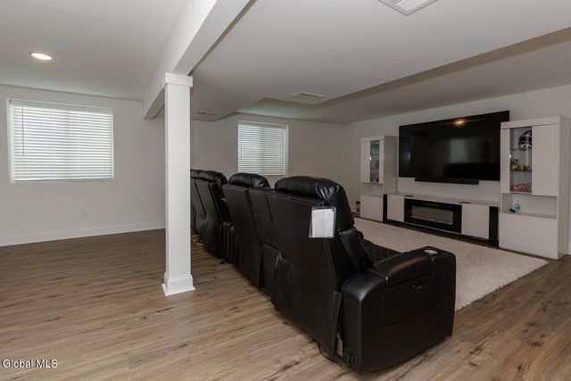 35 Chloes Way, Saratoga Springs, NY 12866