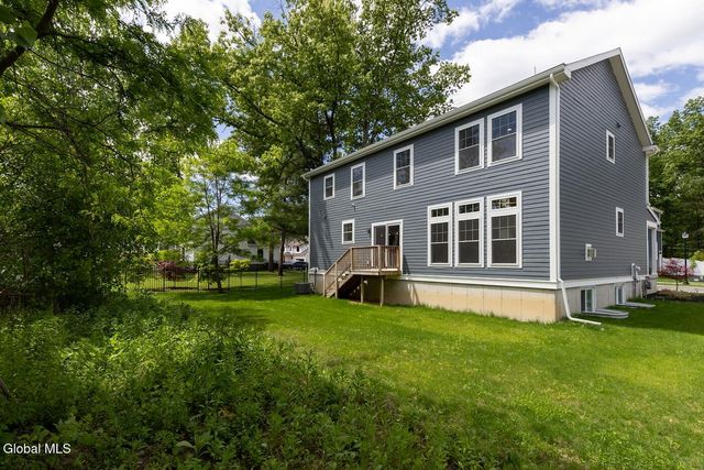 35 Chloes Way, Saratoga Springs, NY 12866