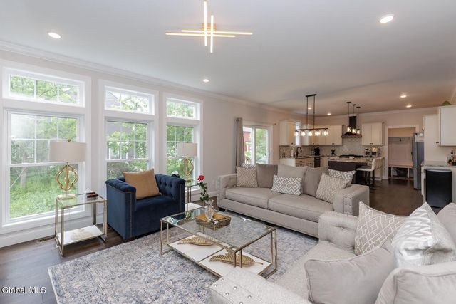 35 Chloes Way, Saratoga Springs, NY 12866