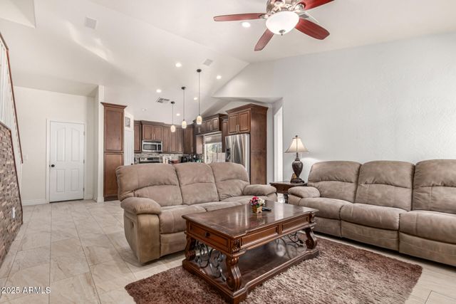 479 W DOUGLAS Avenue, Gilbert, AZ 85233