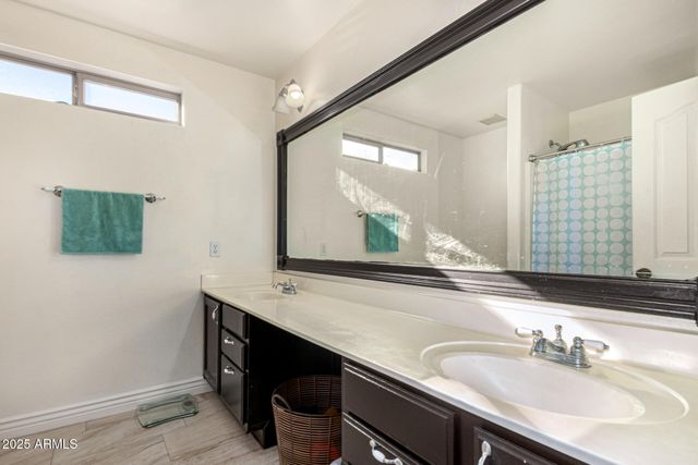 479 W DOUGLAS Avenue, Gilbert, AZ 85233