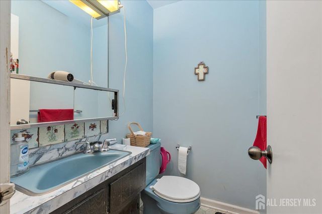 12 Lake Avenue, Franklin, NJ 08873