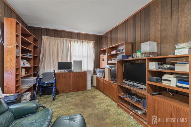 12 Lake Avenue, Franklin, NJ 08873