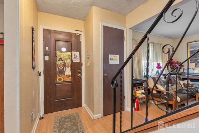 12 Lake Avenue, Franklin, NJ 08873