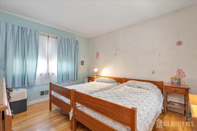 12 Lake Avenue, Franklin, NJ 08873