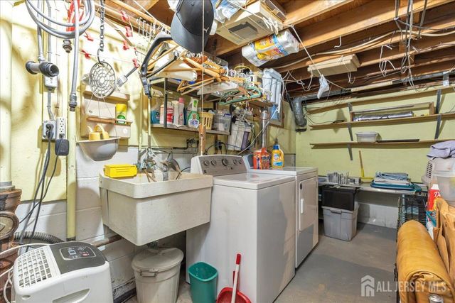 12 Lake Avenue, Franklin, NJ 08873