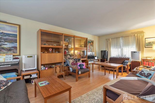 12 Lake Avenue, Franklin, NJ 08873