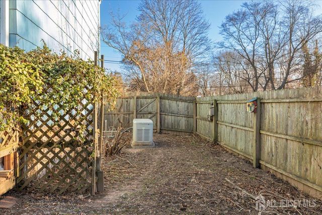 12 Lake Avenue, Franklin, NJ 08873